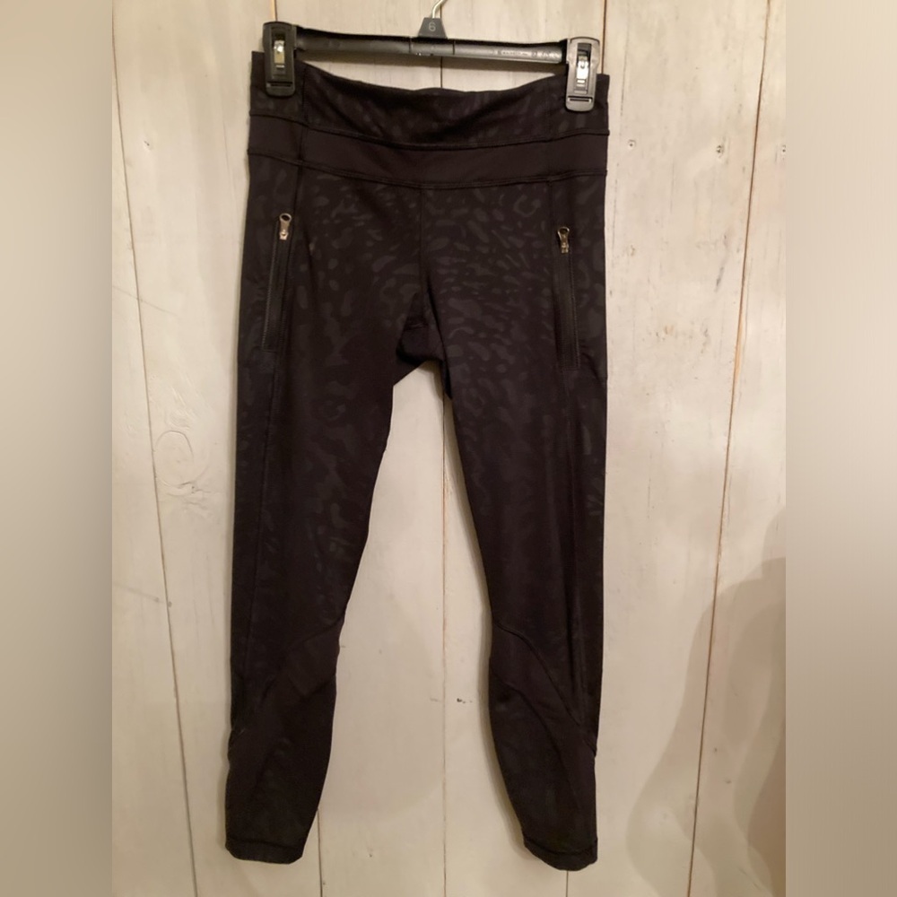 Lululemon Inspire Tight ii‎ Black Sz 6 Leopard Style Print!!